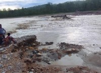 Flood Sweeps Away Diversions on Narayanghat–Butwal Road, Stranding Hundreds
