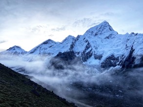 Adverse Weather Conditions Disrupt Climbing on Mount Everest