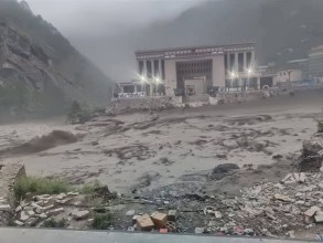 Massive Flood and Landslide Hit Rasuwagadhi Bridge & Vehicles Swept Away