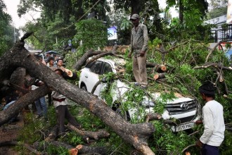 Deadly Dust Storms and Lightning Kill Over 100 Across Northern India