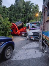 Trailer Mishap Blocks Pasang Lhamu Highway in Rasuwa, Stranding Hundreds of Travelers