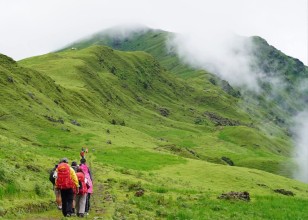 A Place Where the Fog Plays Hide-and-Seek: Mundum Trail Captivates Trekkers