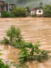 Kaligandaki River Floods Inundate Setibeni Bazaar in Syangja; Police Rescue Three People
