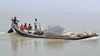 Boat Transport of Stones Intensifies as Nepal Races to Protect Susta from Narayani Flood Threat